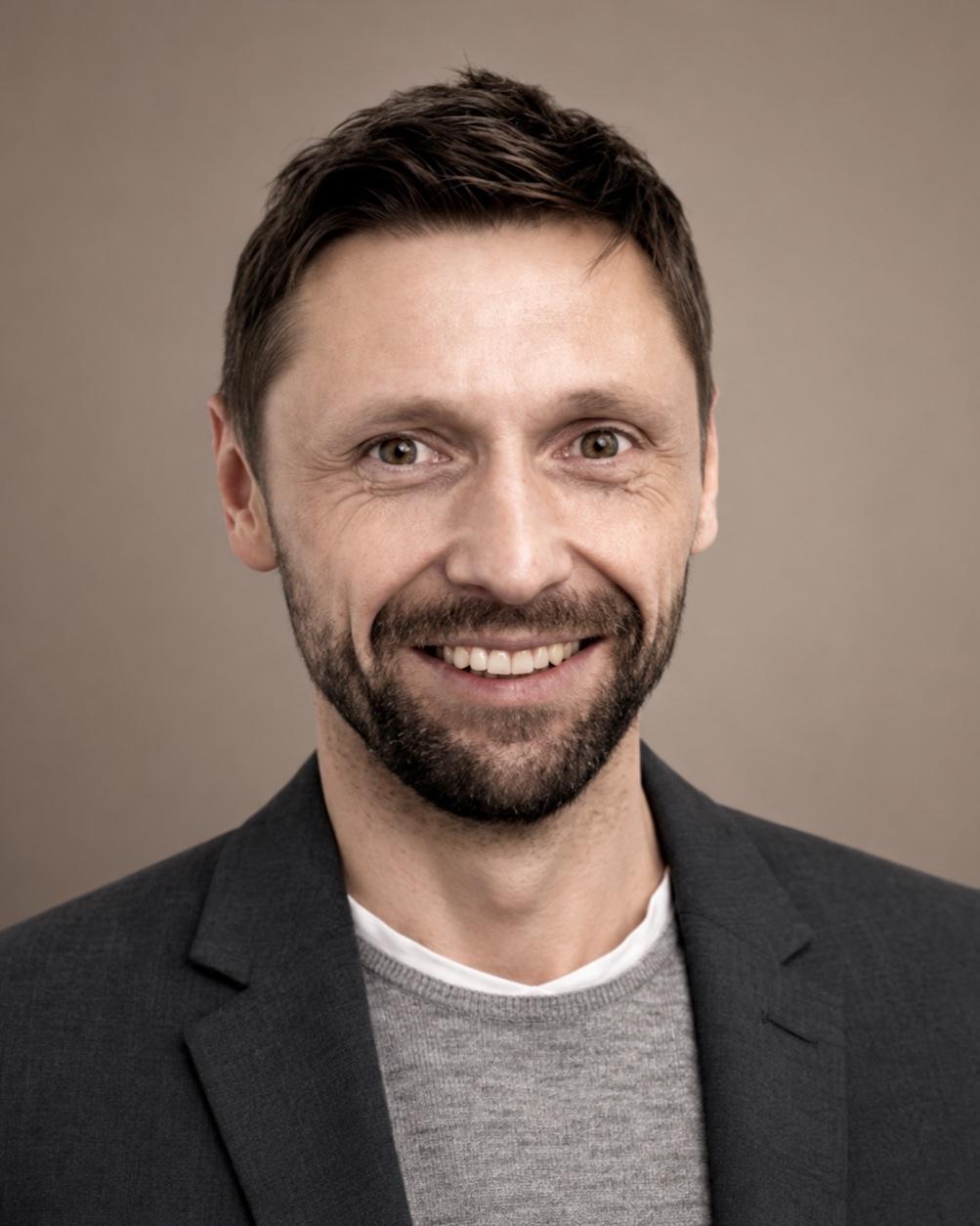 Dennis Hesselbrock, Porträt