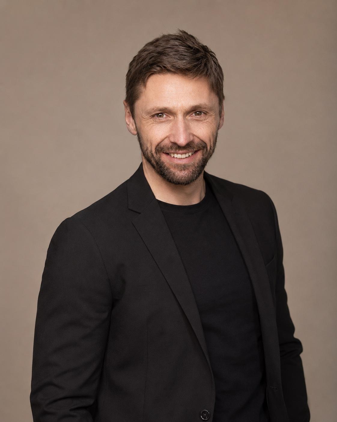 Dennis Hesselbrock, Porträt